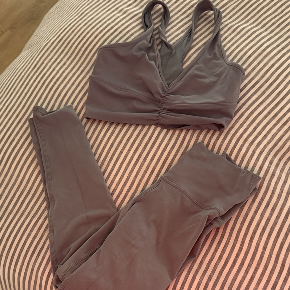 ALO Yoga Mauve V-Neck Seamless Sports Bra and Matching Leggings